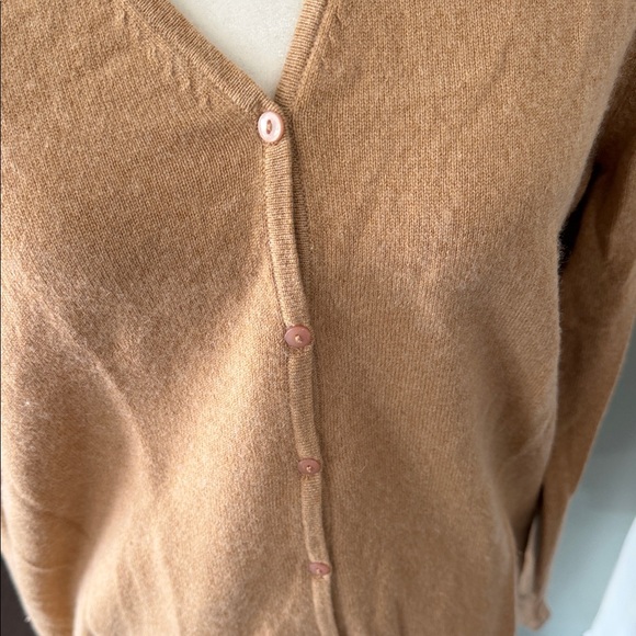 Preview International Soft Tan Cardigan100% cashmere - Picture 2 of 15